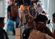 Pemprovsu Berangkatkan Gelombang Terakhir Pemudik Moda Bus dan Kereta Api