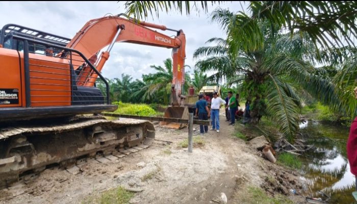 Portal Jalan di Gambus Laut, Warga Kesulitan Akses, PT Jui Shin Mengaku Dirugikan