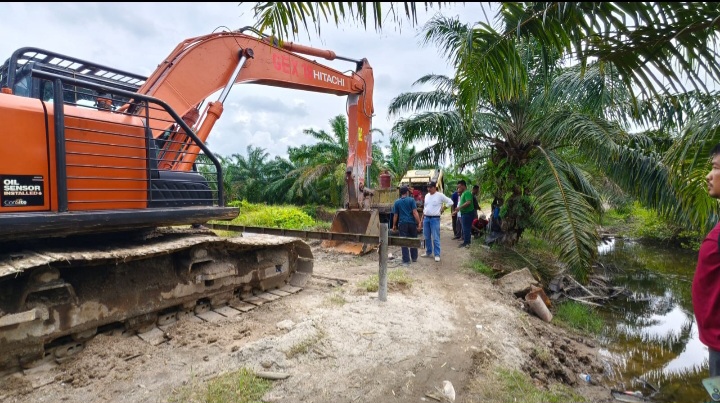 Pemasangan Portal Jalan