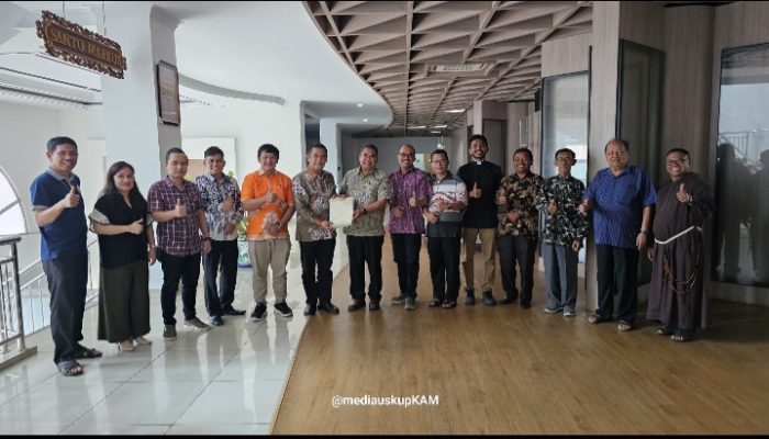 Kantah Sergai Serahkan Sertipikat Gereja Katolik di Keuskupan Agung Medan