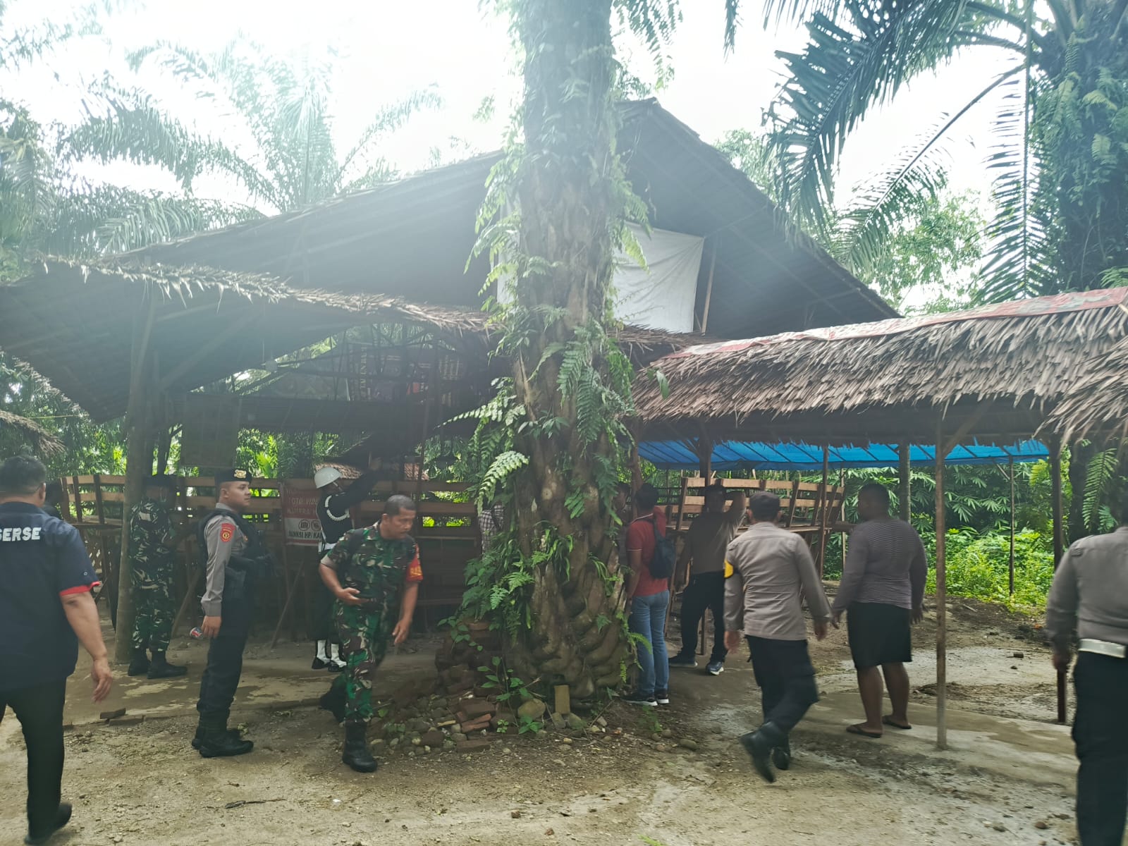 Gerebek Lokasi Judi Sabung Ayam