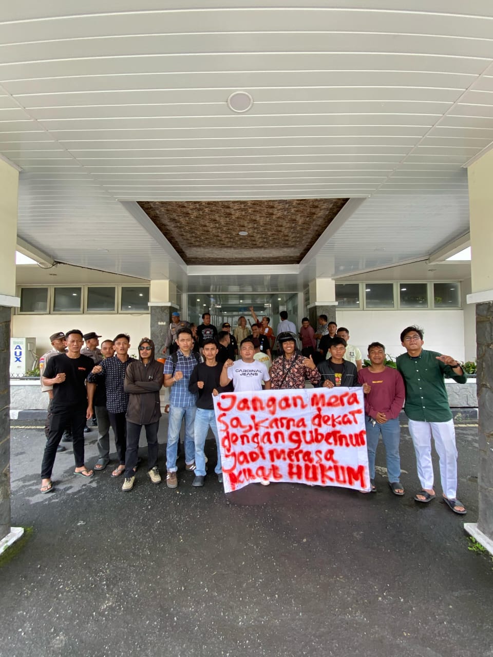 Massa Demo Kadis Pendidikan Sumut