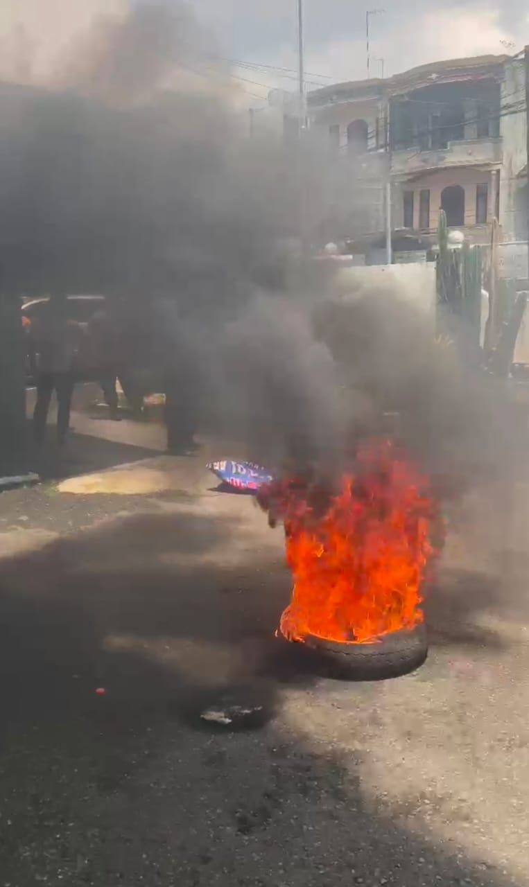 Massa demo Kadis Pendidikan Sumut