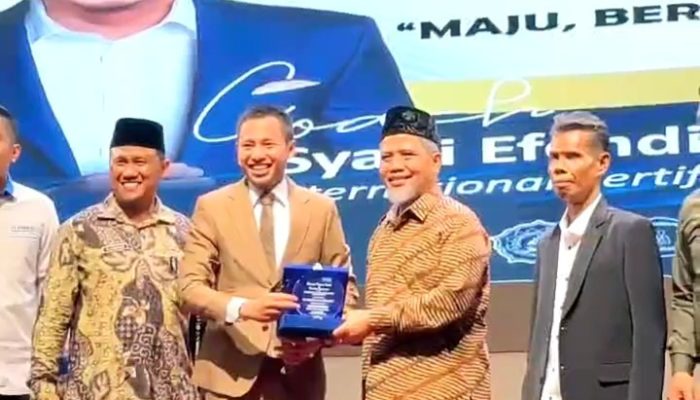 Coach Syafii Efendi Motivasi Ribuan Guru di Seminar “How To Be a Great Teacher” Deliserdang