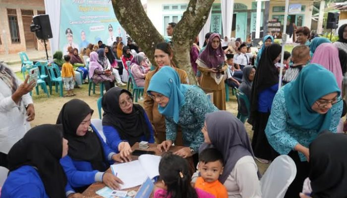 Pekan Imunisasi Dunia 2025, Ketua TP PKK Kota Binjai Tinjau Posyandu Flamboyan 5