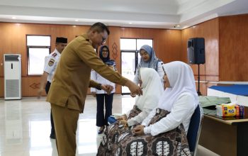 Berangkatkan Pegawai Naik Haji