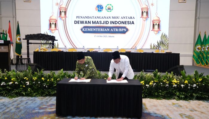 Teken MoU dengan DMI, Menteri Nusron Berkomitmen Tuntaskan Sertipikasi Tanah Wakaf dalam Lima Tahun
