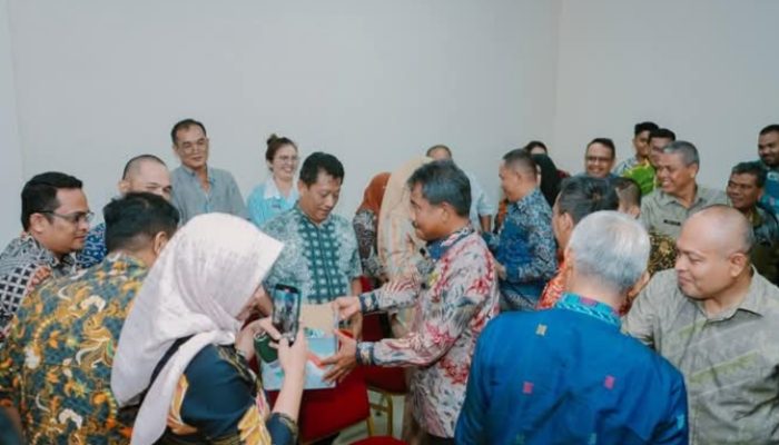 Inisiatif Spontan Wali Kota Binjai Galang Donasi untuk Palestina Saat Rapat Paripurna