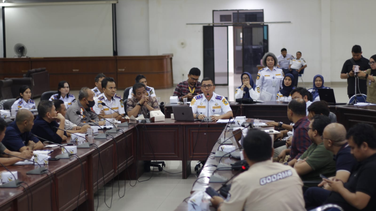 Fasilitasi Aplikator dan Driver Ojol