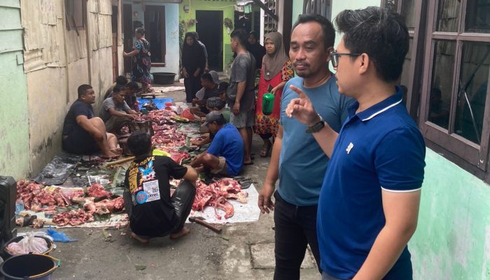 Rayakan Idul Adha, Warga Gang Karya Kelurahan Kartini Sembelih 2 Ekor Sapi