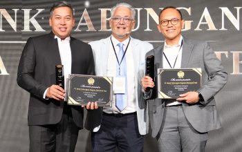Direktur Network and Retail Funding BTN Rully Setiawan bersama Retail Funding Division Head BTN Frengky Rosadrian Perangin Angin saat menerima penghargaan Global Brand Awards 2025 di Dubai, Uni Emirat Arab, Jumat (13/6).