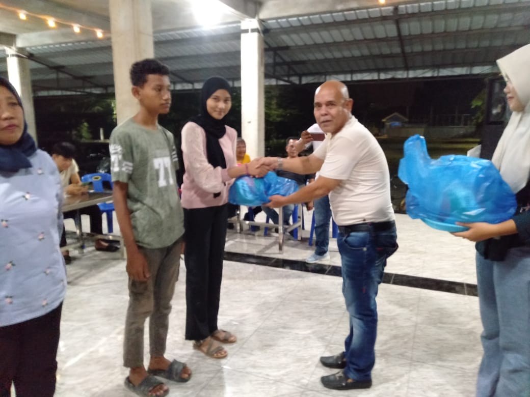 Serahkan bantuan sarana
