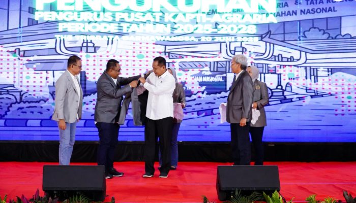 Sekjen Kementerian ATR/BPN Pudji Prasetijanto Hadi Dikukuhkan sebagai Alumni Kehormatan KAPTI-Agraria