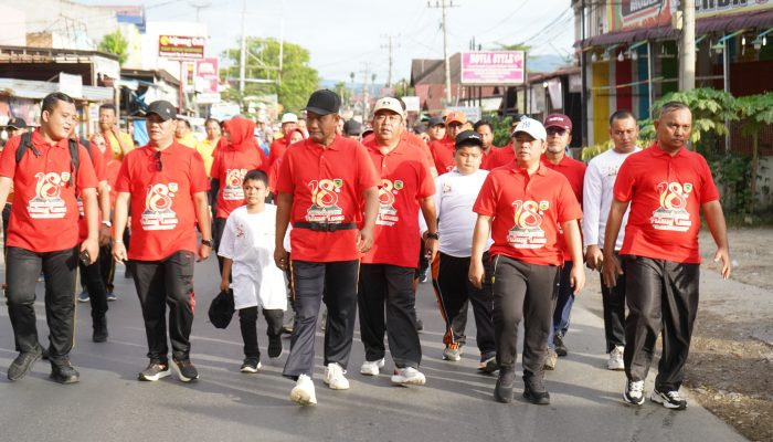 Peringati HUT ke-18, Bupati Palas Bersama Ribuan Warga Gelar Jalan Santai Meriah