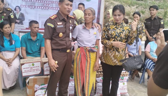 Kejari Samosir Salurkan Bantuan untuk Korban Puting Beliung di Sitiotio