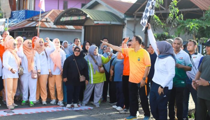 Wabup Madina Lepas Ribuan Peserta Jalan Santai Semarakkan HUT RI ke-80