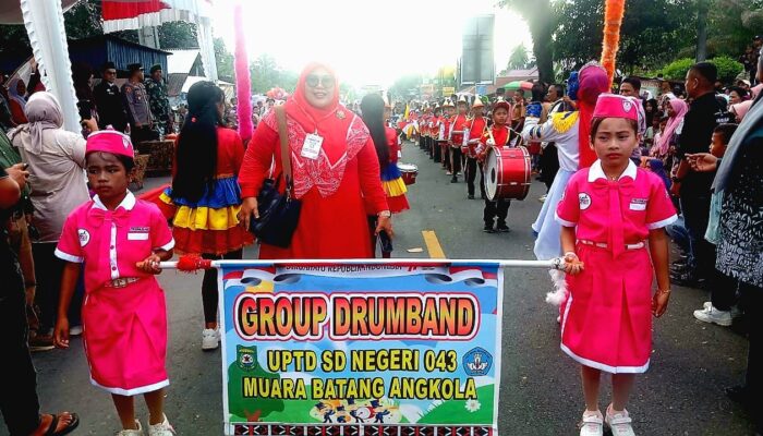 Meriahkan HUT ke-80 RI, SDN 043 Muara Batang Angkola Ikut Karnaval di Siabu