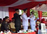 Bupati dan Wabup Madina Sambut Meriah Peserta Defile Usai Upacara Pengibaran Bendera