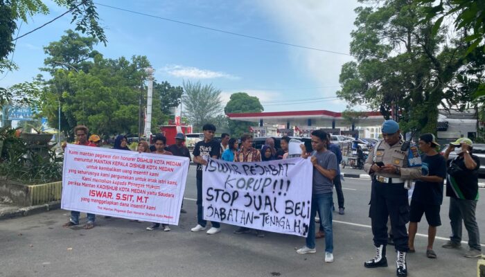 Puluhan Massa Laskar Kota Medan Tuding Mantan Kadishub Iswar Jual Kursi Honorer Rp80 Juta