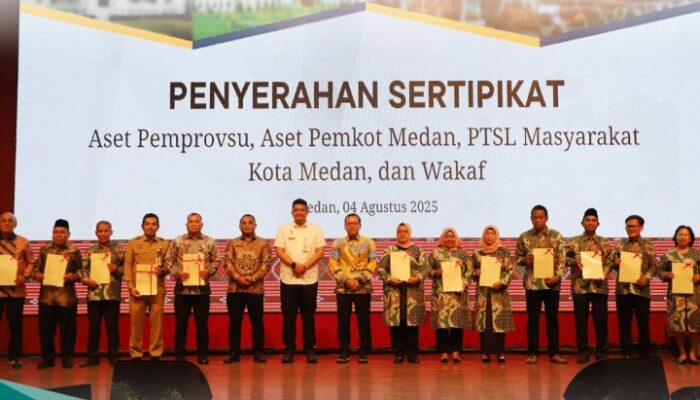 Wujudkan Layanan Pertanahan yang Cepat dan Akuntabel, BPN Sumut Serahkan Sertipikat Tanah Milik Pemerintah dan Individu