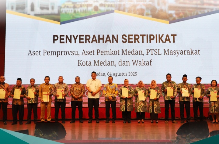 Penyerahan Sertipikat Tanah