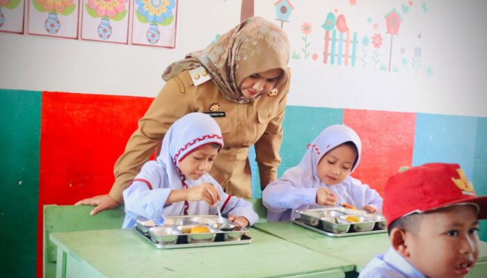 Tinjau Program MBG, Wabup Madina Sampaikan Ucapan Terima Kasih Siswa untuk Presiden Prabowo