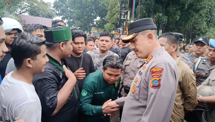 Aksi Bubarkan DPR Ricuh: Mahasiswa Kecam Arogansi Kapolres dan Abainya DPRD Binjai