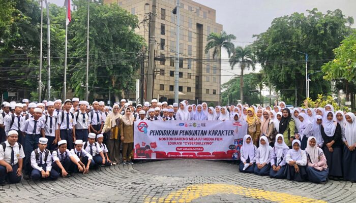 Cegah Perundungan, SMP Amalia Medan Gelar Nobar Film “Cyberbullying” di Lippo Plaza