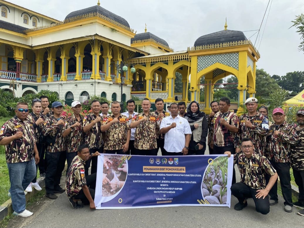 Tanam Pohon Kelapa