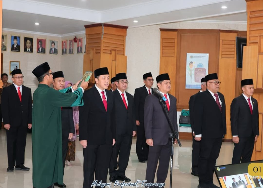 Lantik 24 Pejabat Struktural