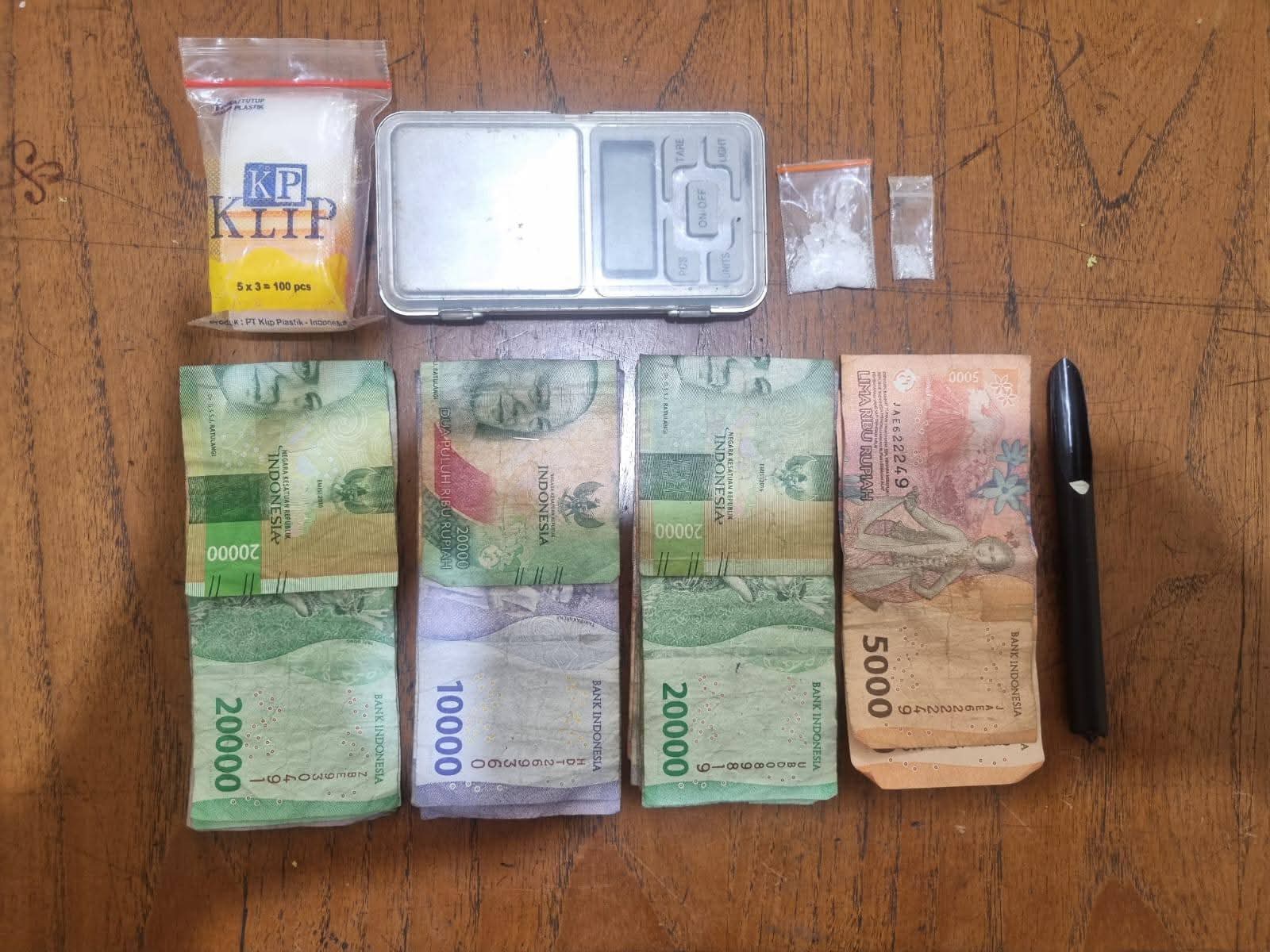 Tiga Tersangka