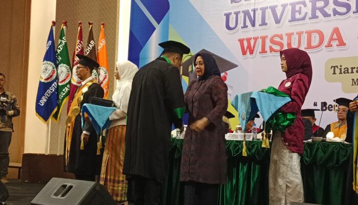 Rektor Universitas Al Azhar Wisuda 226 Sarjana, Dosen dan Lulusan Berprestasi dapat Penghargaan