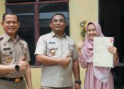Kanwil BPN Sumut Menyerahkan Sertipikat PTSL Door to Door ke Masyarakat Kelurahan Sukamaju dan Gedung Johor