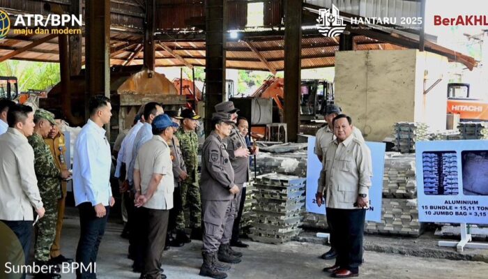 Menteri Nusron Dampingi Presiden Prabowo Saksikan Penyerahan Barang Rampasan Negara kepada PT Timah Tbk