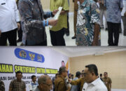Kakanwil BPN Sumut Dorong Layanan Pertanahan Berkualitas, Serahkan 400 Sertipikat PTSL di Padanglawas Utara