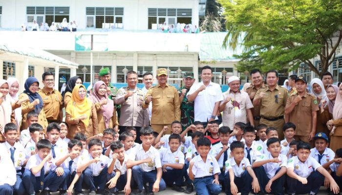 Bupati Madina Tinjau Distribusi Makan Bergizi Gratis di SMPN 5 Panyabungan