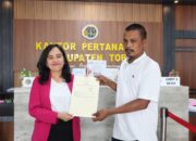 Kantah Toba Serahkan Sertipikat, Wujud Komitmen Pelayanan Cepat dan Transparan