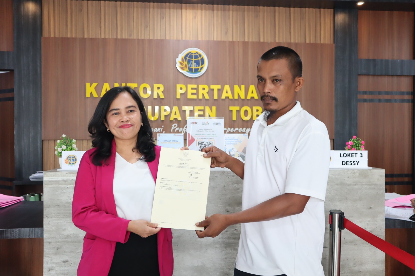 Serahkan Sertipikat