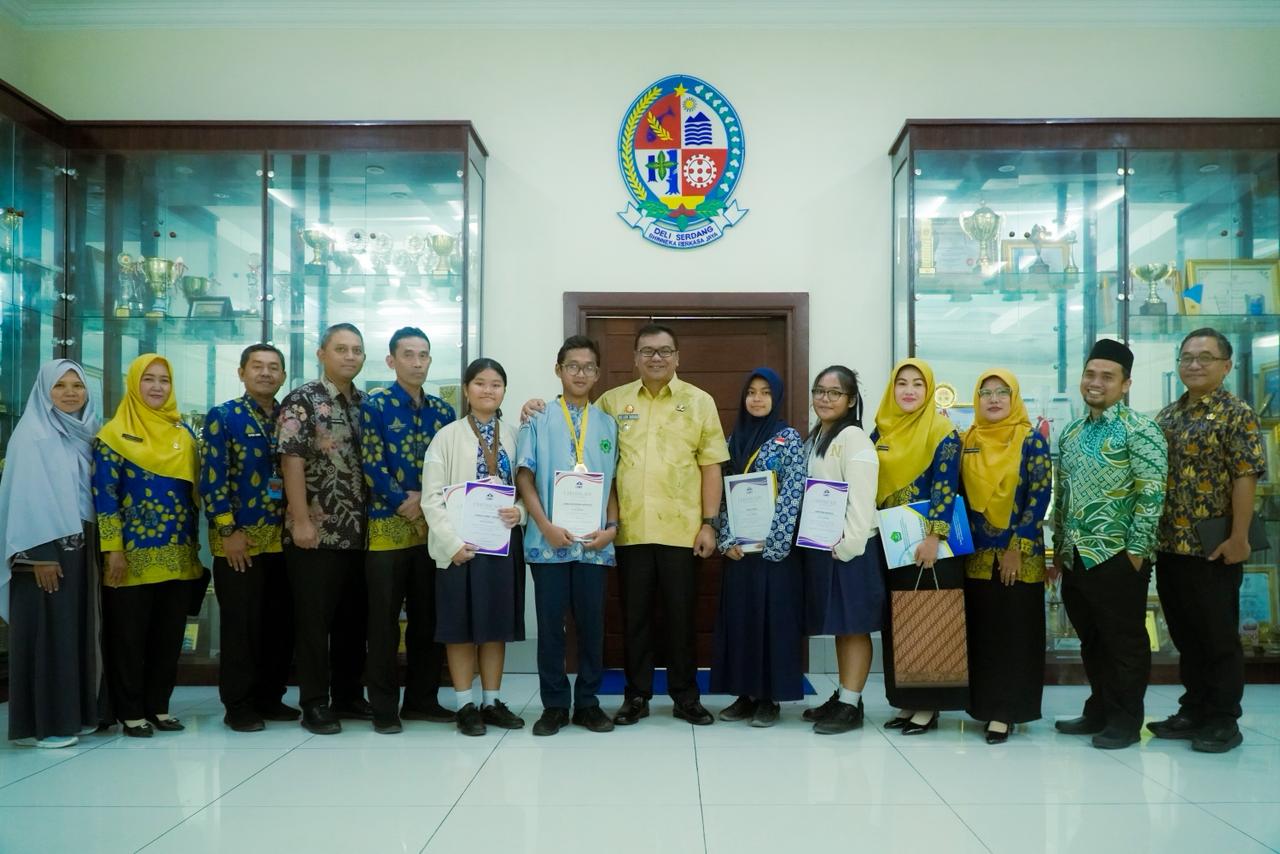Empat Siswa Berprestasi