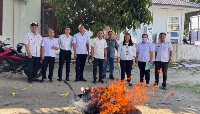 Kantah Toba Musnahkan Barang Milik Negara Tak Terpakai untuk Wujudkan Tata Kelola Aset yang Akuntabel