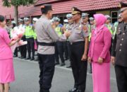 Polres Binjai Gelar Upacara Kenaikan Pangkat Pengabdian dan Pelepasan Personel Purnabakti