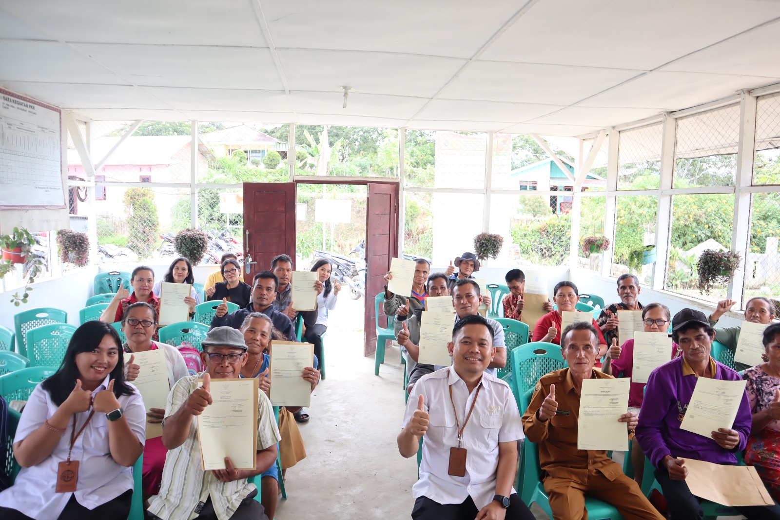 Serahkan Sertipikat PTSL