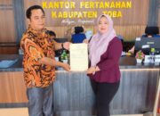 Kantah Toba Serahkan Sertipikat Aset Pemkab, Dorong Tertib Administrasi Pertanahan