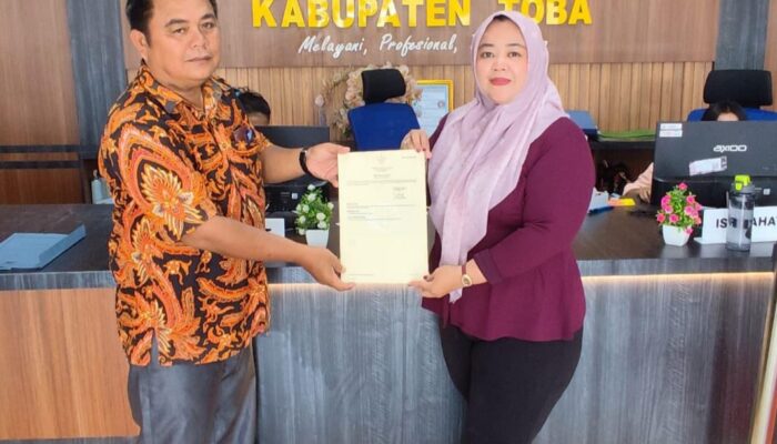 Kantah Toba Serahkan Sertipikat Aset Pemkab, Dorong Tertib Administrasi Pertanahan