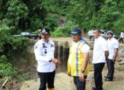 400 Jiwa Diungsikan, Bupati Madina Tinjau Korban Banjir di Muara Batang Angkola