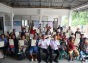 Kantor Pertanahan Toba Serahkan Sertipikat PTSL 2025 kepada Warga Desa Sibarani Nasampulu