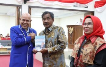 Luncirkan Buku Biografi