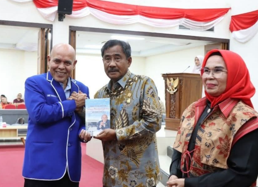 Luncirkan Buku Biografi