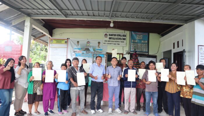 Penyerahan Sertipikat PTSL 2025 di Desa Ompu Raja Hutapea Timur Berlangsung Lancar, Warga Sambut Antusias