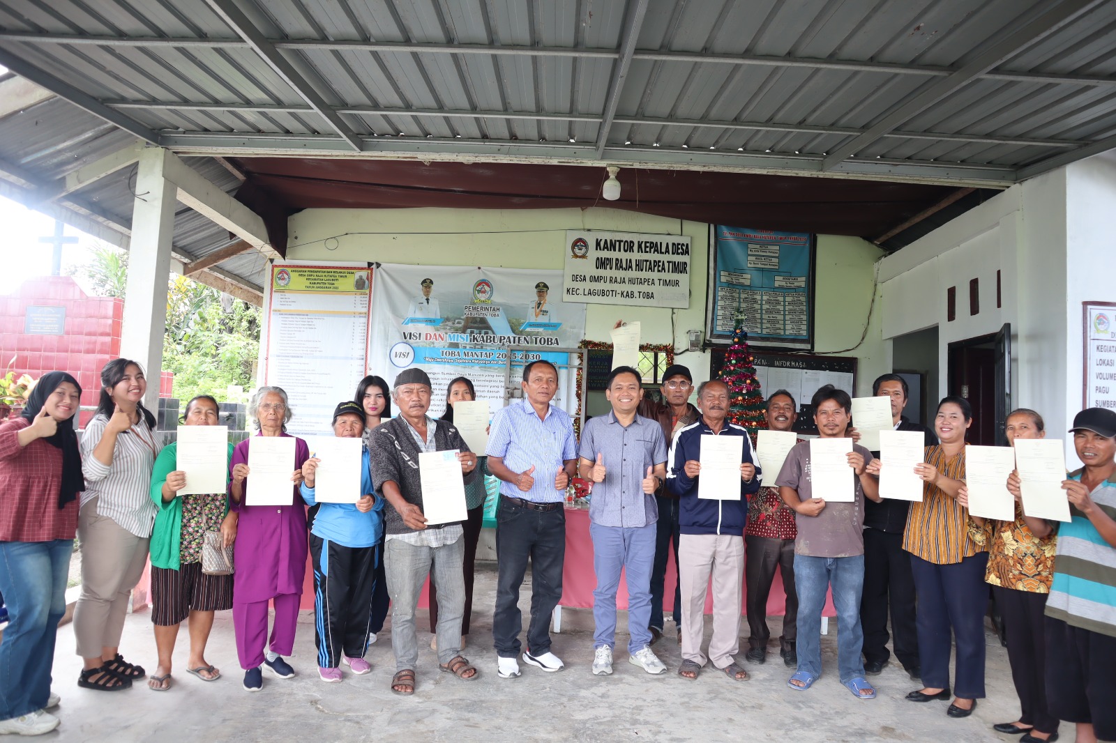 Penyerahan Sertipikat PTSL